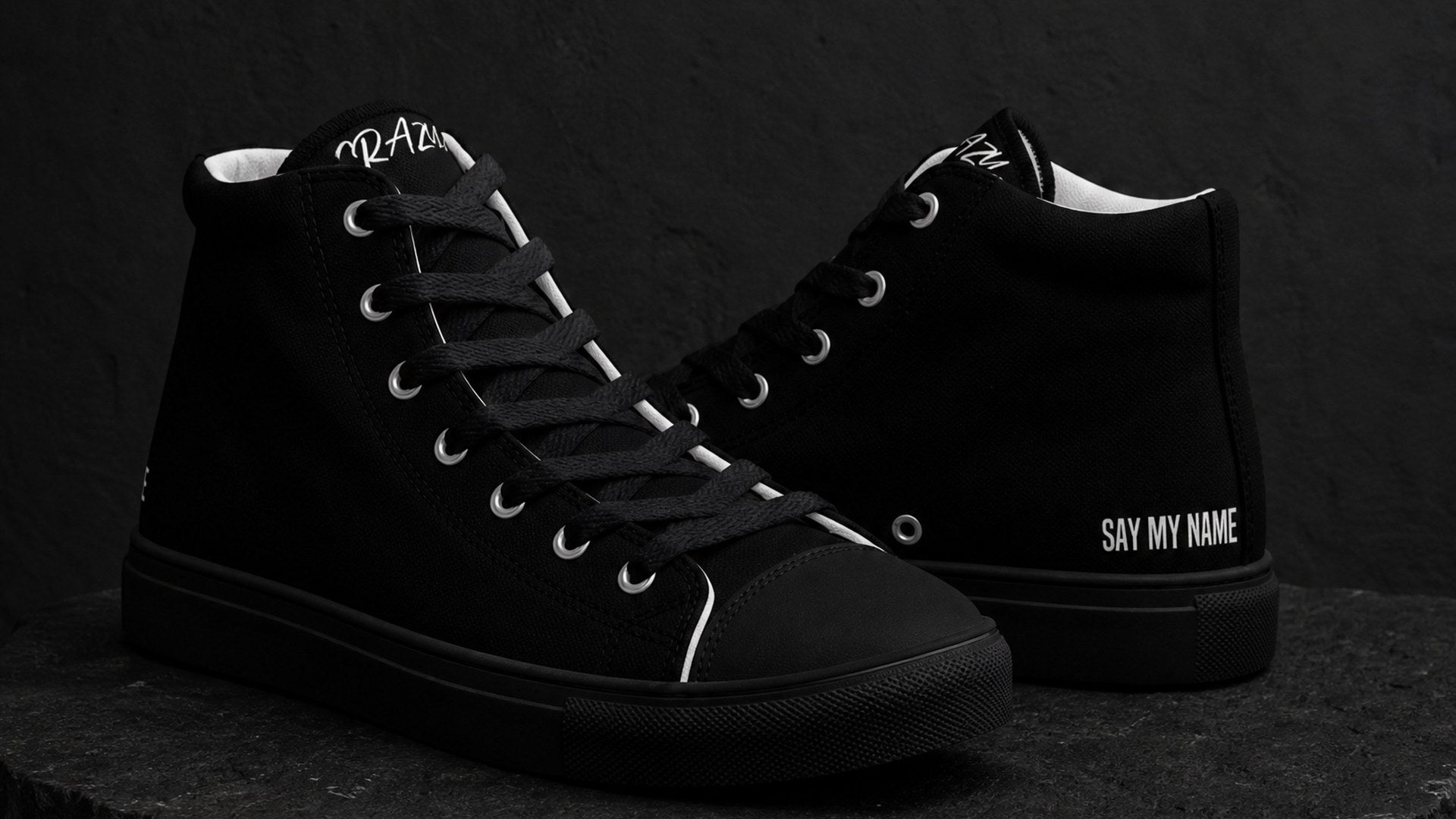 Baskets Black Noir SAY MY NAME by Crazy Sir-G, paire streetwear noire minimaliste