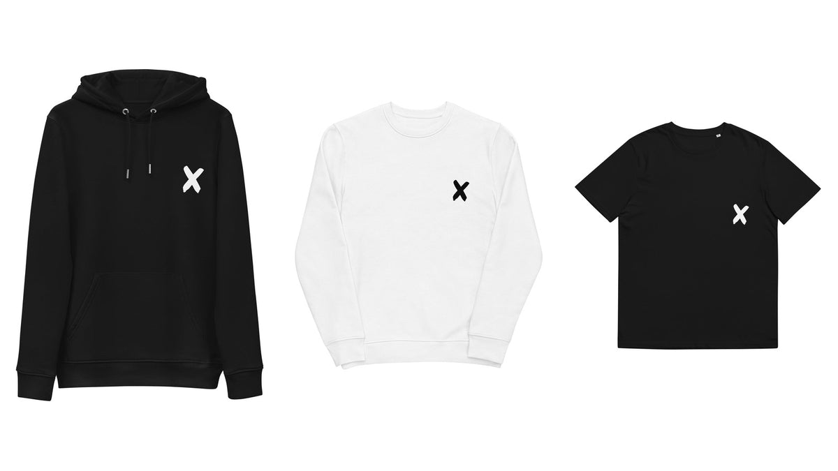 Collection Fashion Therapy : hoodie noir, sweatshirt blanc et t-shirt noir avec le X