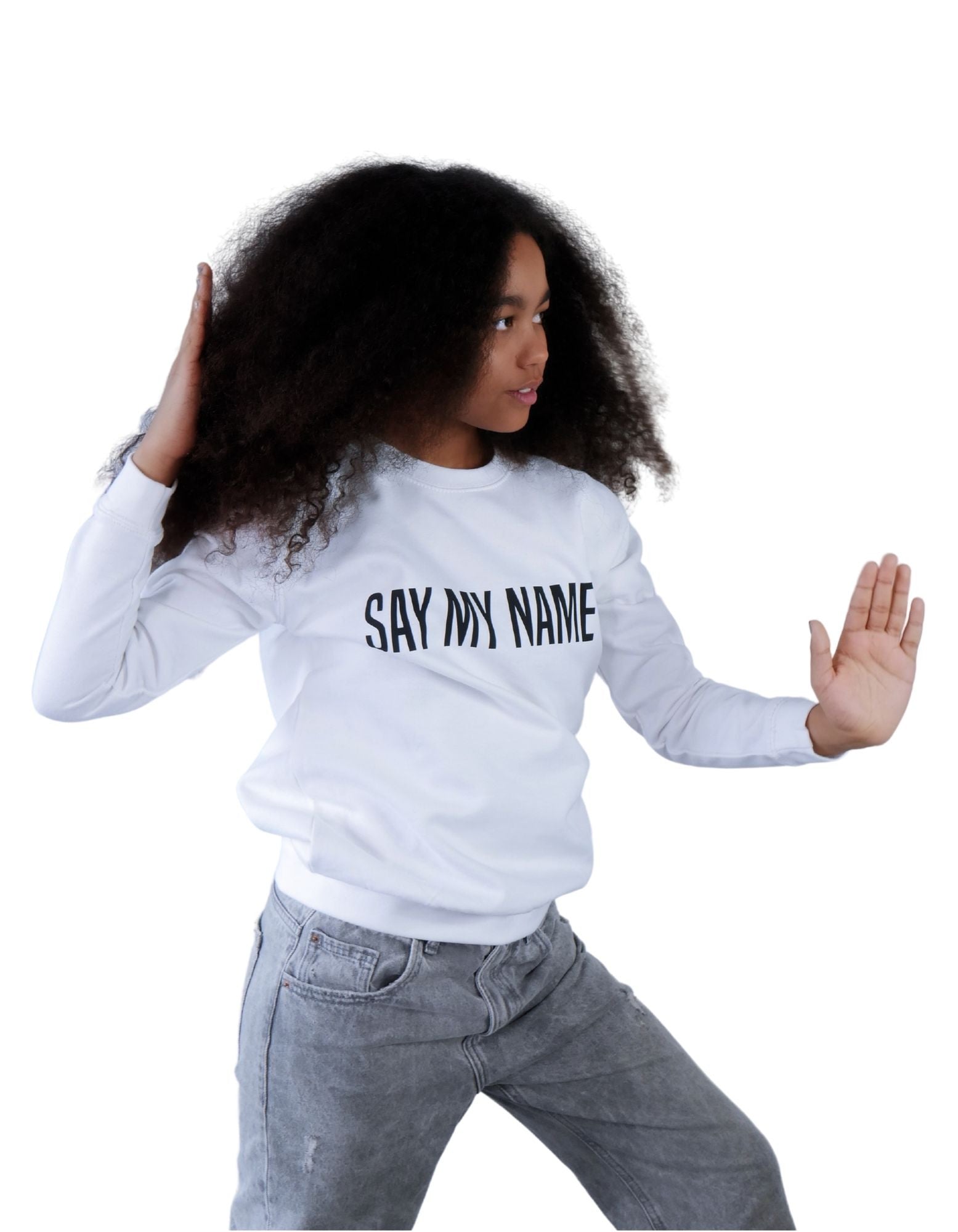 son design à la fois tendance et confortable, ce sweatshirt unisexe est parfait pour les enfants en quête de style et de confort. 